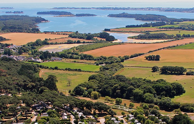 Ideally located in the Gulf of Morbihan