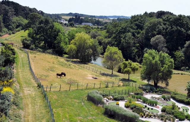 im naturnahen Park auf 20 Hektar