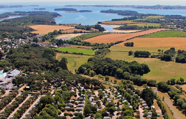 In de Golf van Morbihan, 1 km van de kust, op 3 km van het strand